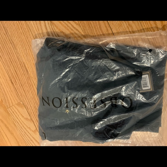 Obsession leggings size large pocket side, criss cross front - Picture 2 of 7